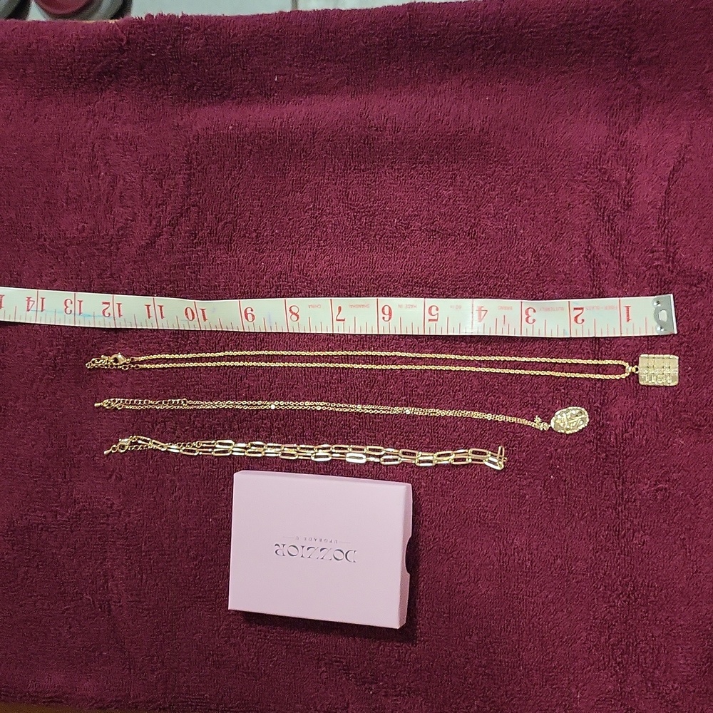 NWOT,  DOZZIOR 14k gold plated women's layered necklace